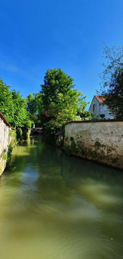 Charmant Village Proche Disneyland & Paris 克雷西拉沙佩勒 外观 照片
