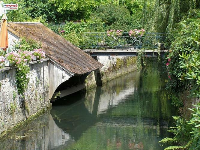 Charmant Village Proche Disneyland & Paris 克雷西拉沙佩勒 外观 照片