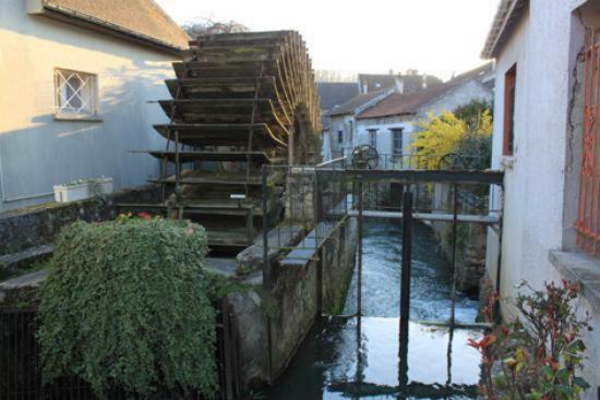 Charmant Village Proche Disneyland & Paris 克雷西拉沙佩勒 外观 照片
