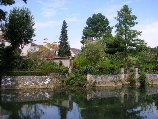 Charmant Village Proche Disneyland & Paris 克雷西拉沙佩勒 外观 照片